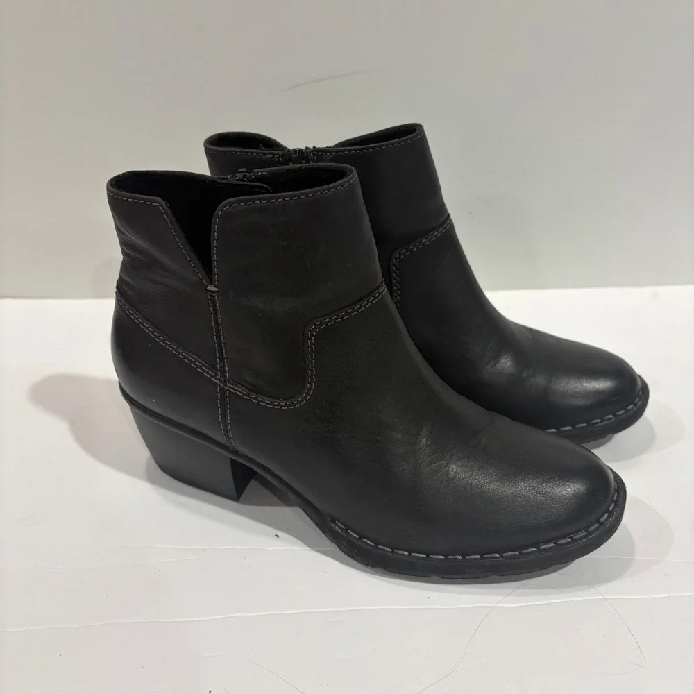 Clarks Womens Black Leather Ankle Boots Block Heel Side Zip Booties Size 7M